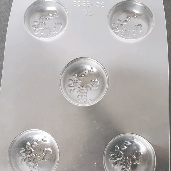 Flower Circle Chocolate Molds - Picture 3 of 4